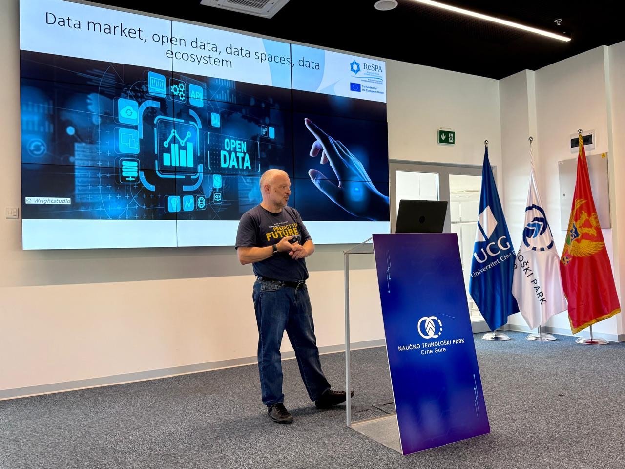 In the STP of Montenegro, a lecture by Aleš Veršič was held, and the Open Data Challenge Hackathon was launched